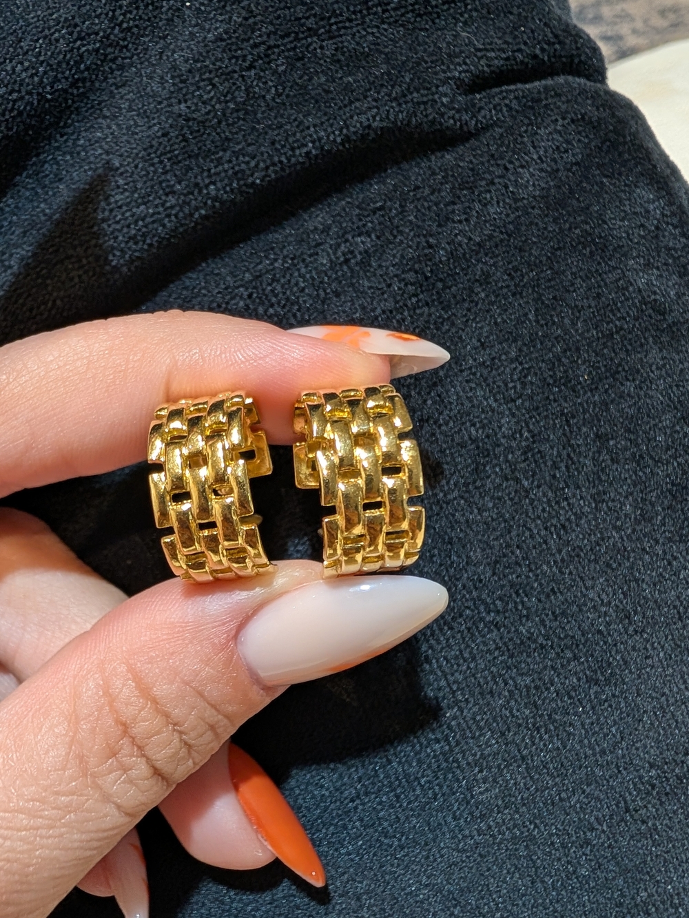 Gold Tone Woven Basketweave Huggie Hoop Earrings Screw Back No Stone Lobe